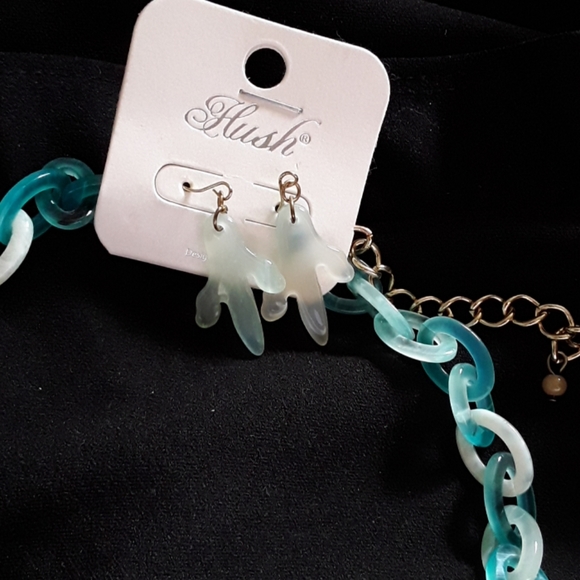 CORAL NECKLACE SET - Picture 4 of 7